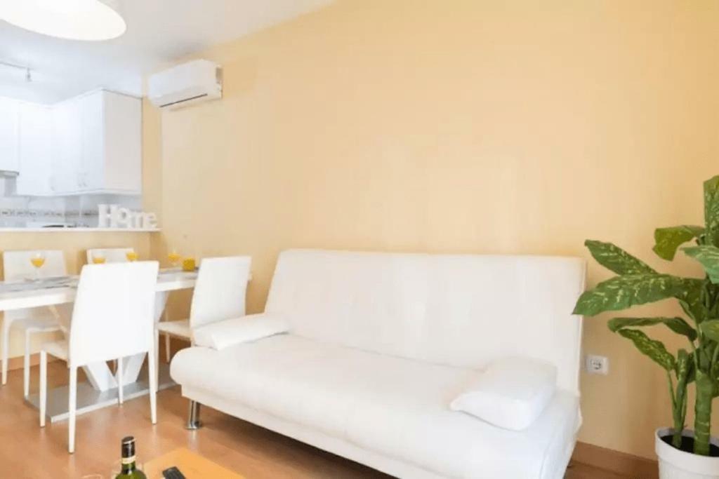 Shiny Lud Family Apartment Malaga Exterior photo