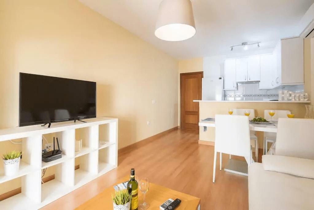 Shiny Lud Family Apartment Malaga Exterior photo