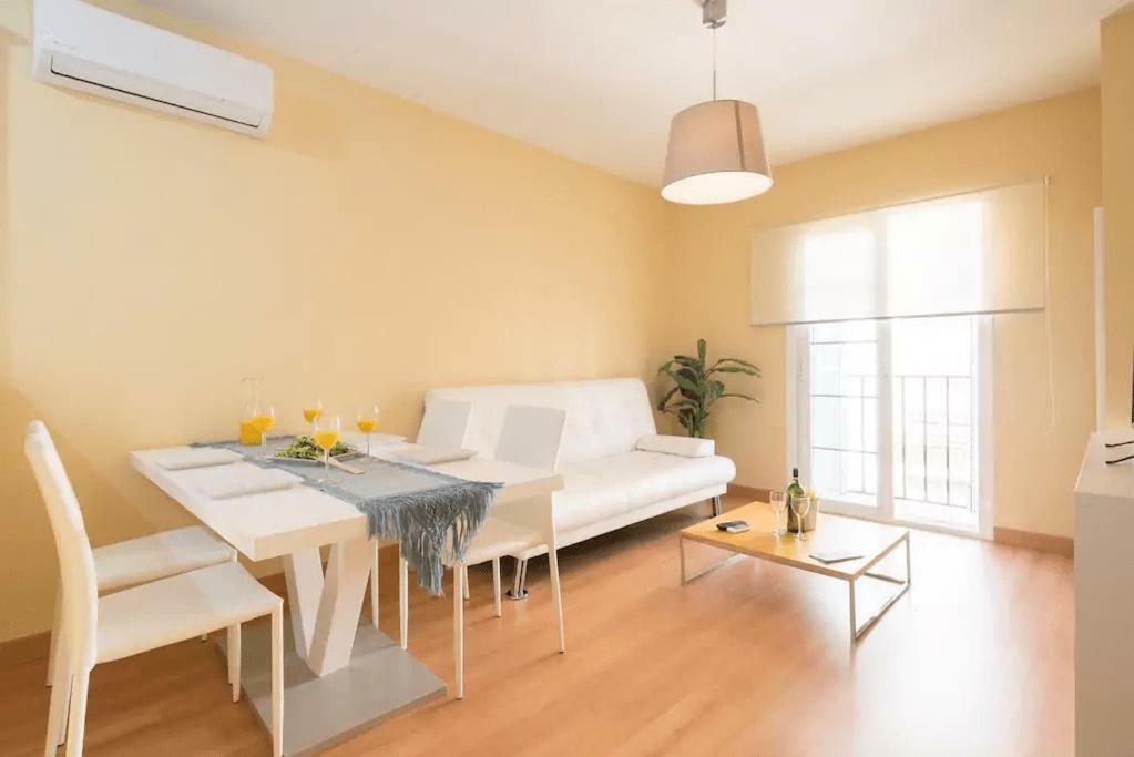 Shiny Lud Family Apartment Malaga Exterior photo