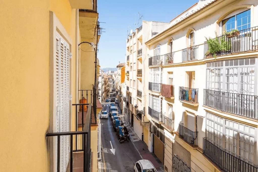 Shiny Lud Family Apartment Malaga Exterior photo